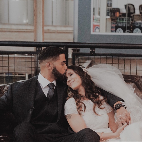 Meet your Seller/Buyer, Dani - Picture 1 of 5